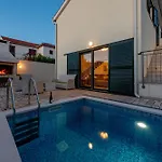 Vila Ivo Zadarvillas *