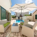 Ivo Zadarvillas *